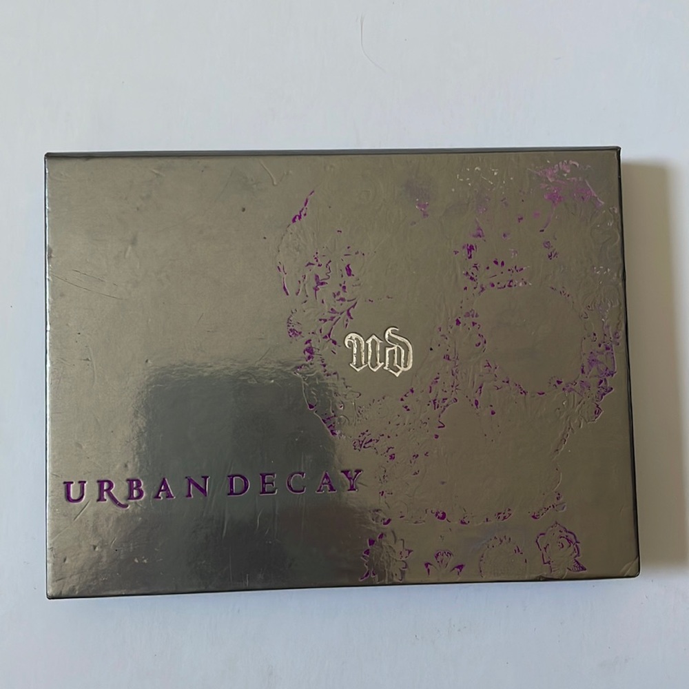 Limited edition urban decay eye shadow pallet